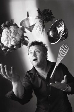 Luke Mangan juggling