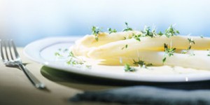 White asparagus with Sauvignon Blanc